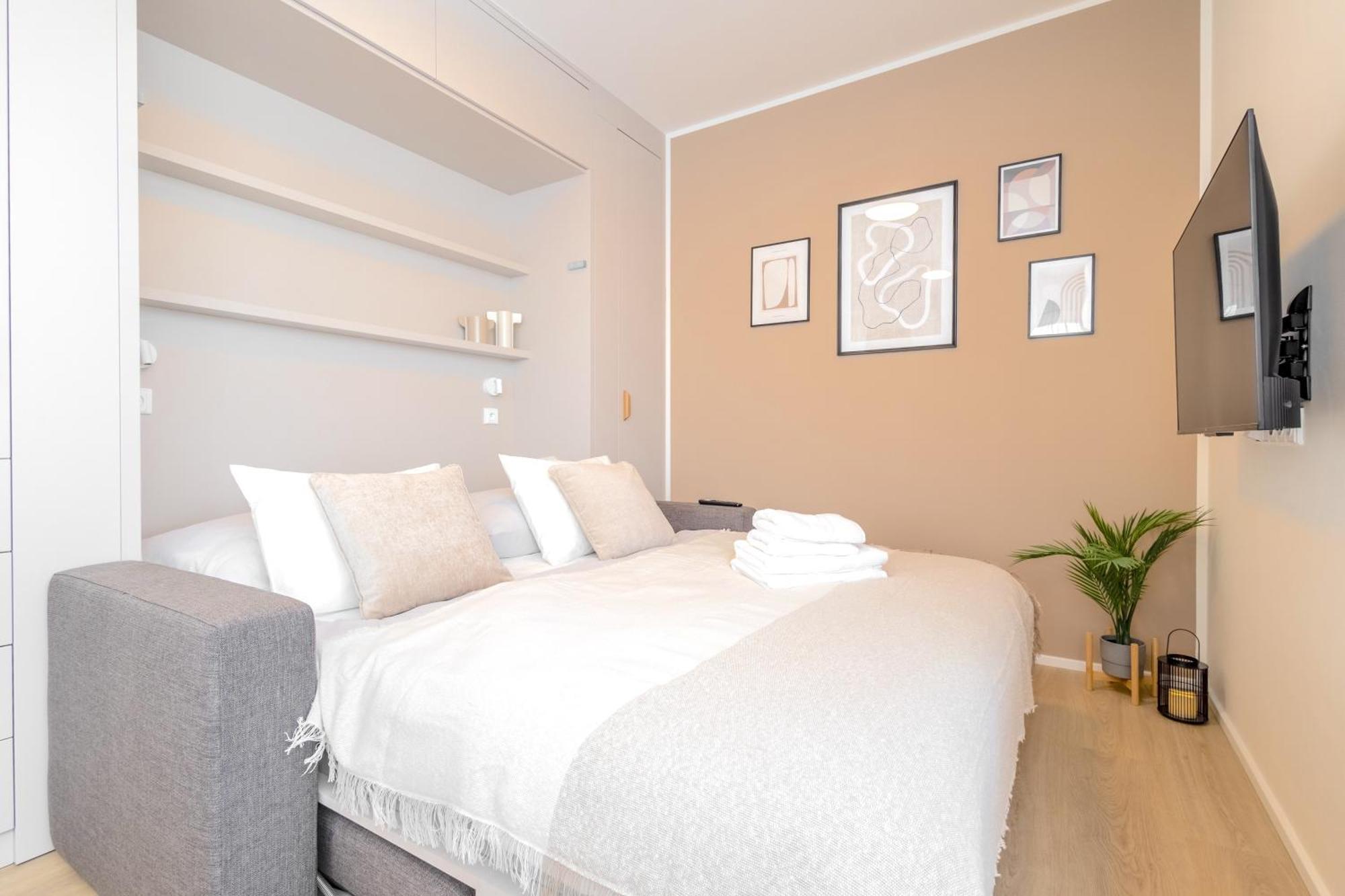 Ferienwohnung Bright 2Br - 8Th Floor, Balcony, Free Parking - By Gravity Prag Exterior foto