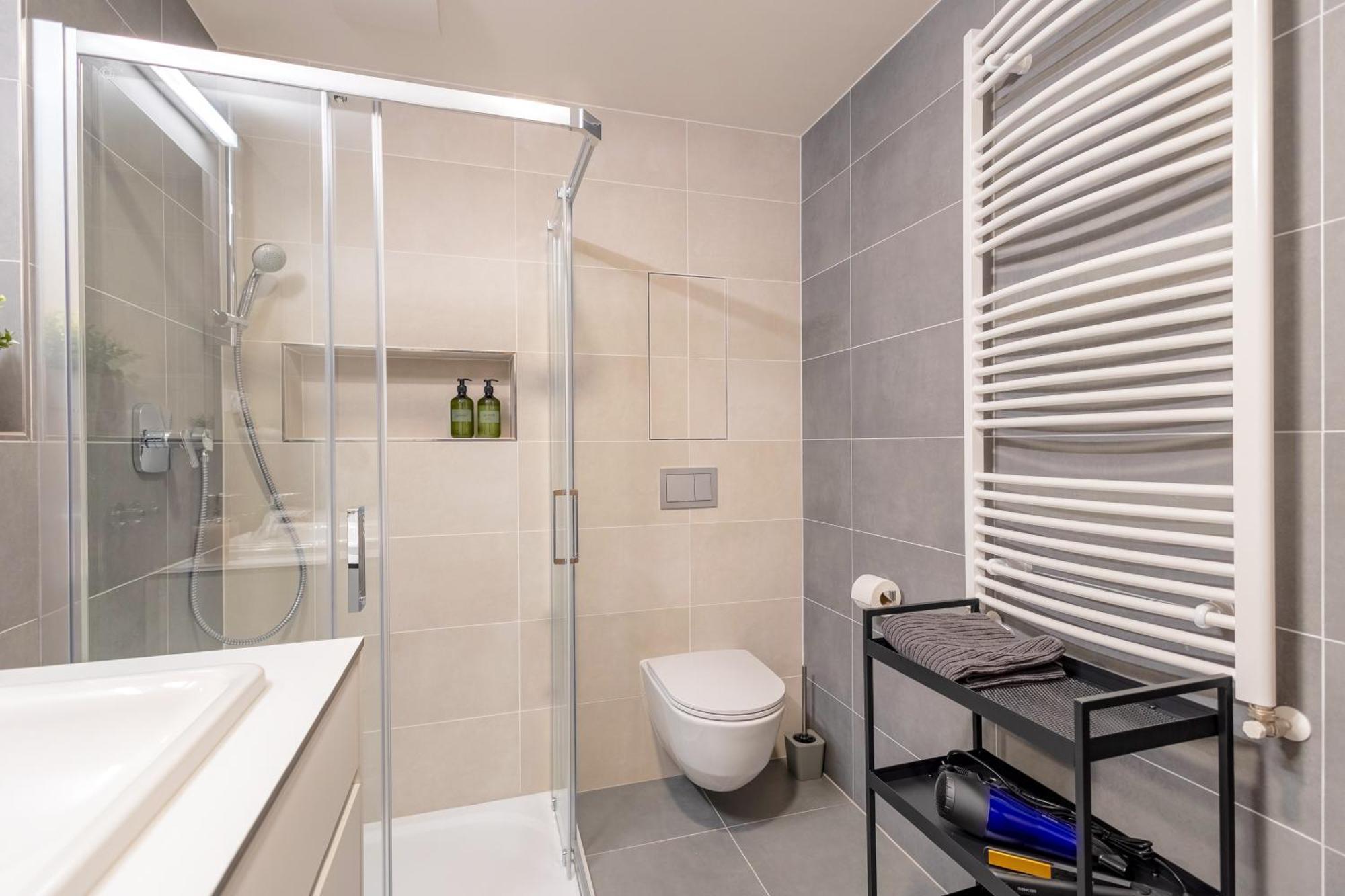 Ferienwohnung Bright 2Br - 8Th Floor, Balcony, Free Parking - By Gravity Prag Exterior foto