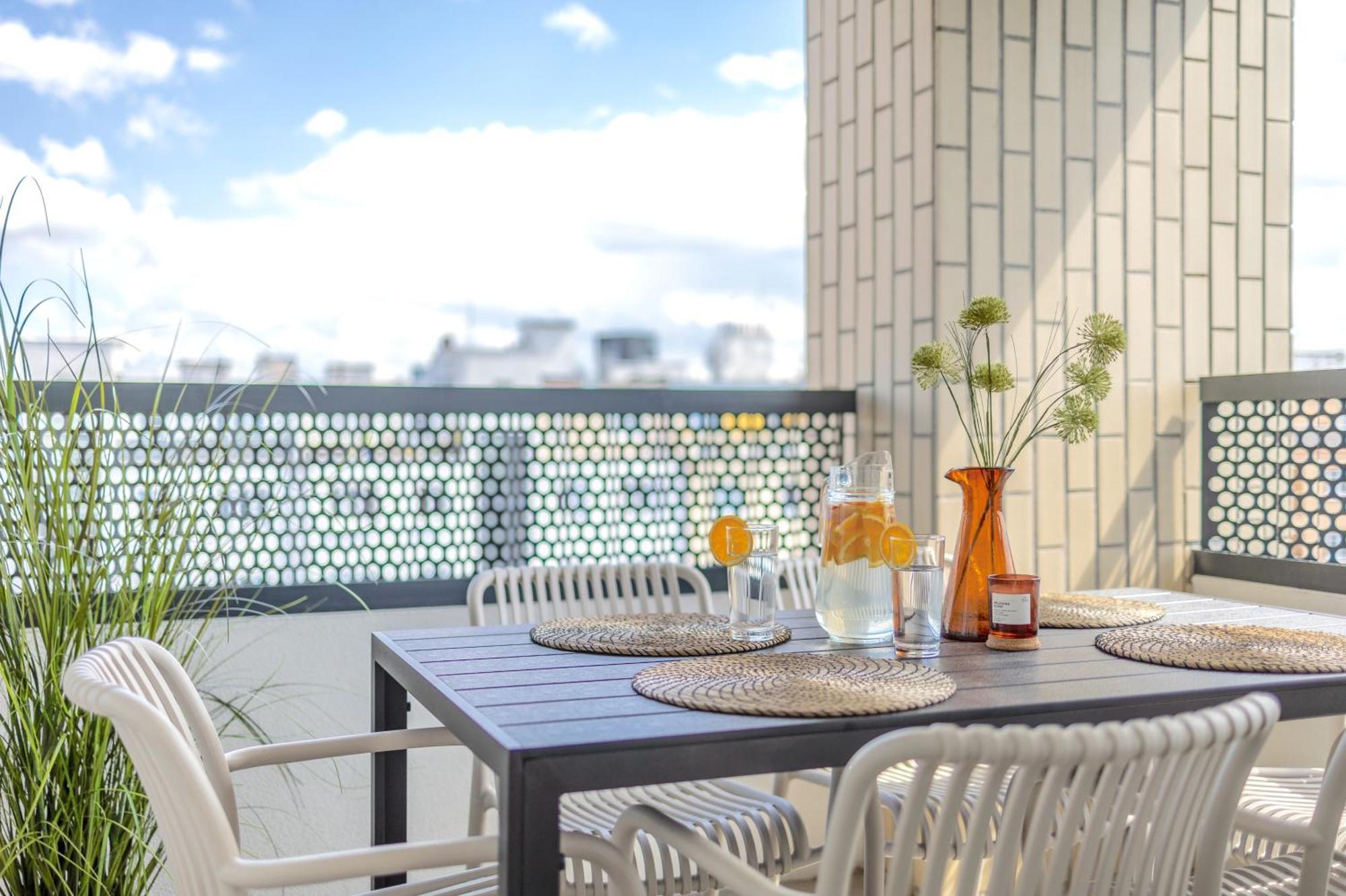 Ferienwohnung Bright 2Br - 8Th Floor, Balcony, Free Parking - By Gravity Prag Exterior foto