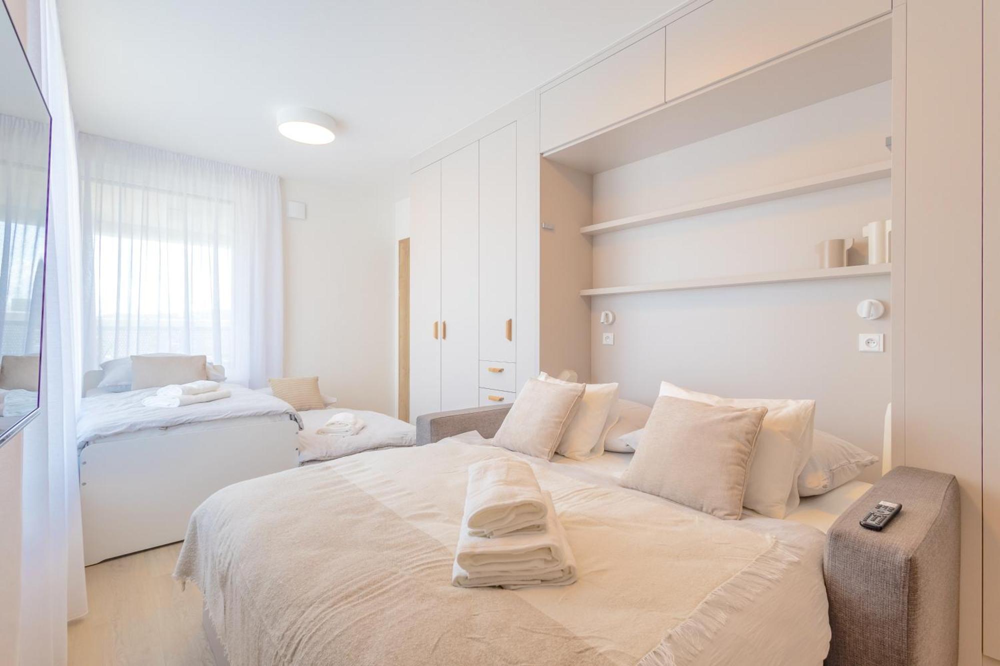 Ferienwohnung Bright 2Br - 8Th Floor, Balcony, Free Parking - By Gravity Prag Exterior foto