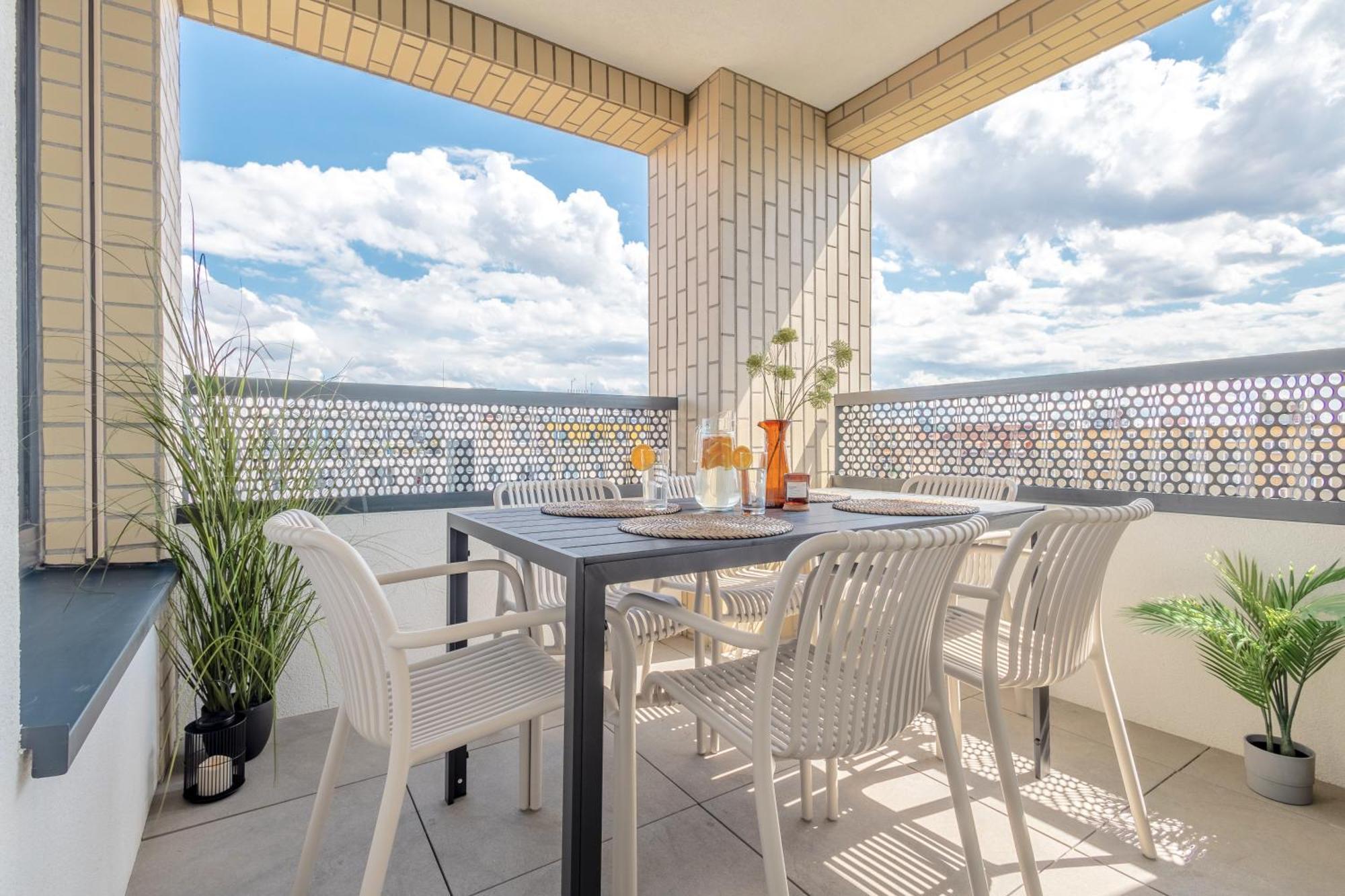 Ferienwohnung Bright 2Br - 8Th Floor, Balcony, Free Parking - By Gravity Prag Exterior foto