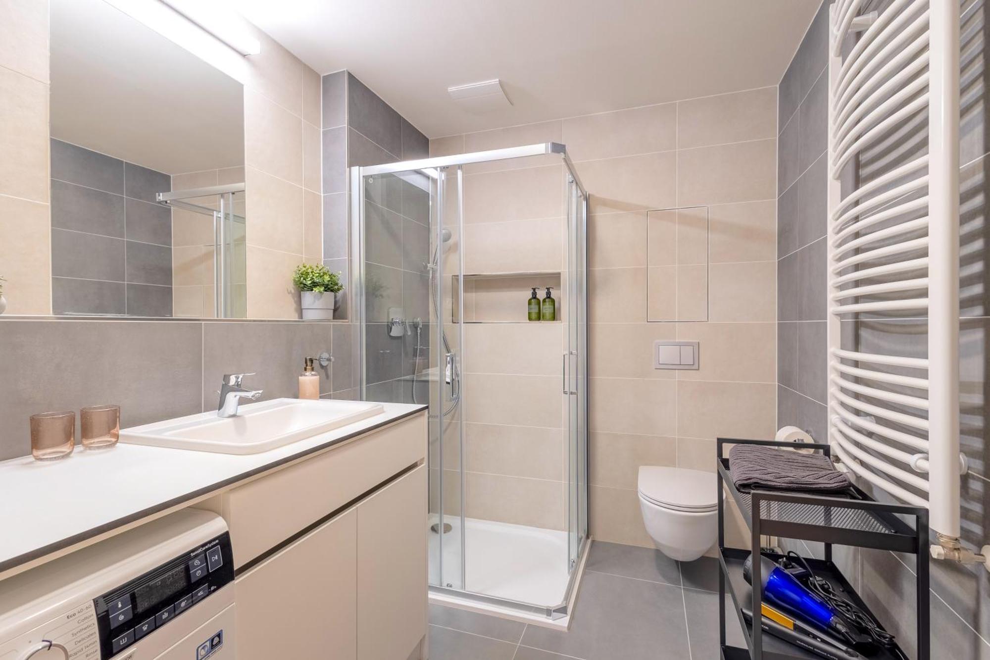 Ferienwohnung Bright 2Br - 8Th Floor, Balcony, Free Parking - By Gravity Prag Exterior foto