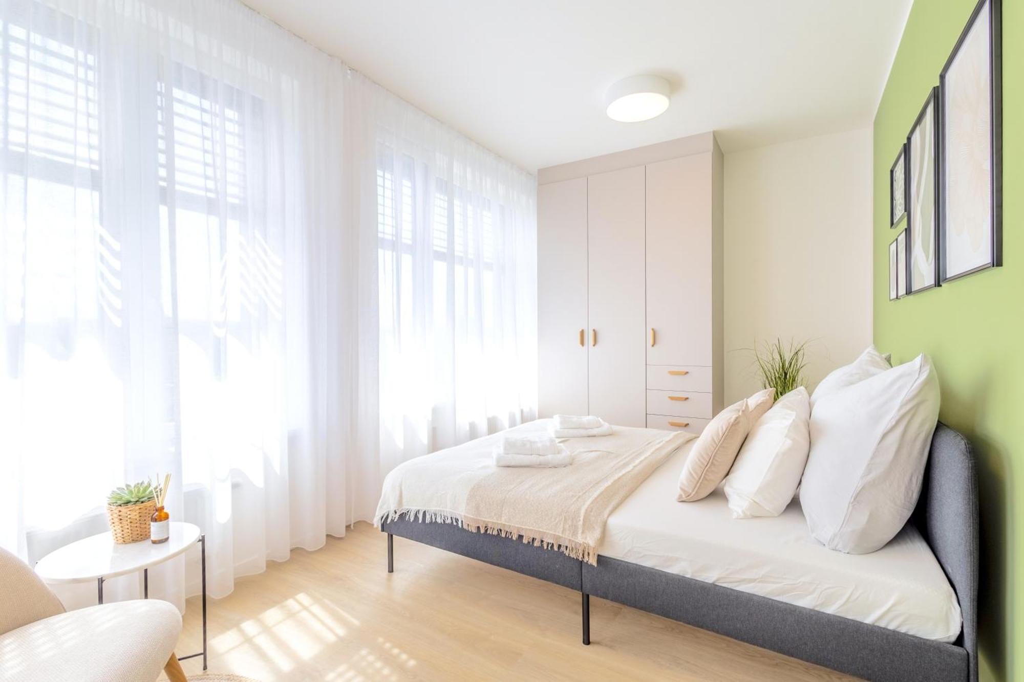 Ferienwohnung Bright 2Br - 8Th Floor, Balcony, Free Parking - By Gravity Prag Exterior foto