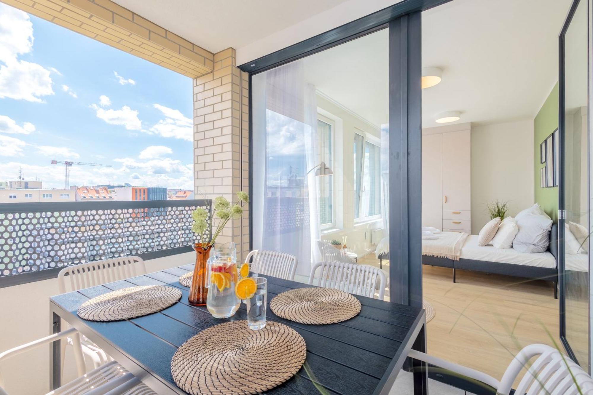 Ferienwohnung Bright 2Br - 8Th Floor, Balcony, Free Parking - By Gravity Prag Exterior foto