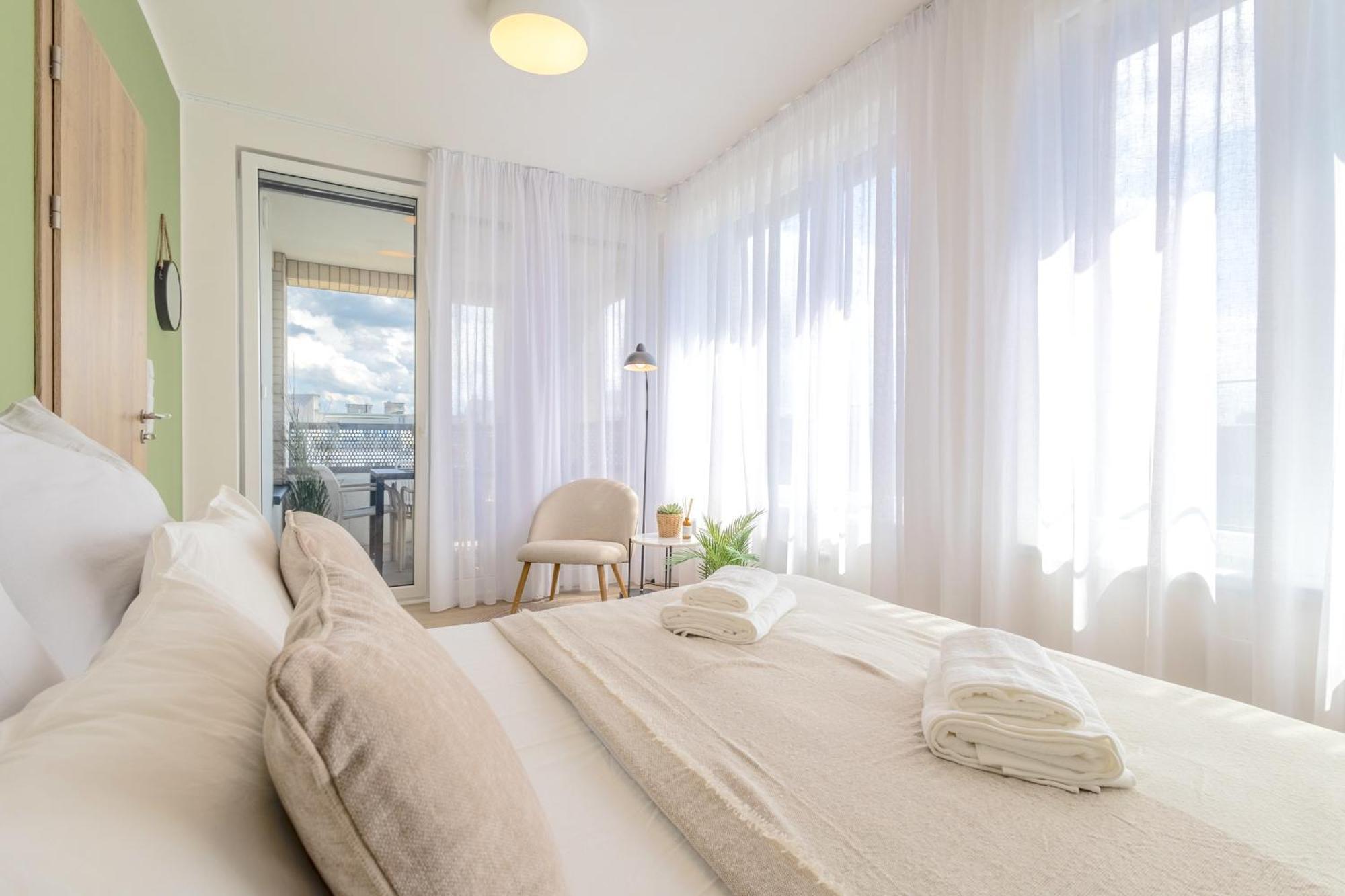 Ferienwohnung Bright 2Br - 8Th Floor, Balcony, Free Parking - By Gravity Prag Exterior foto